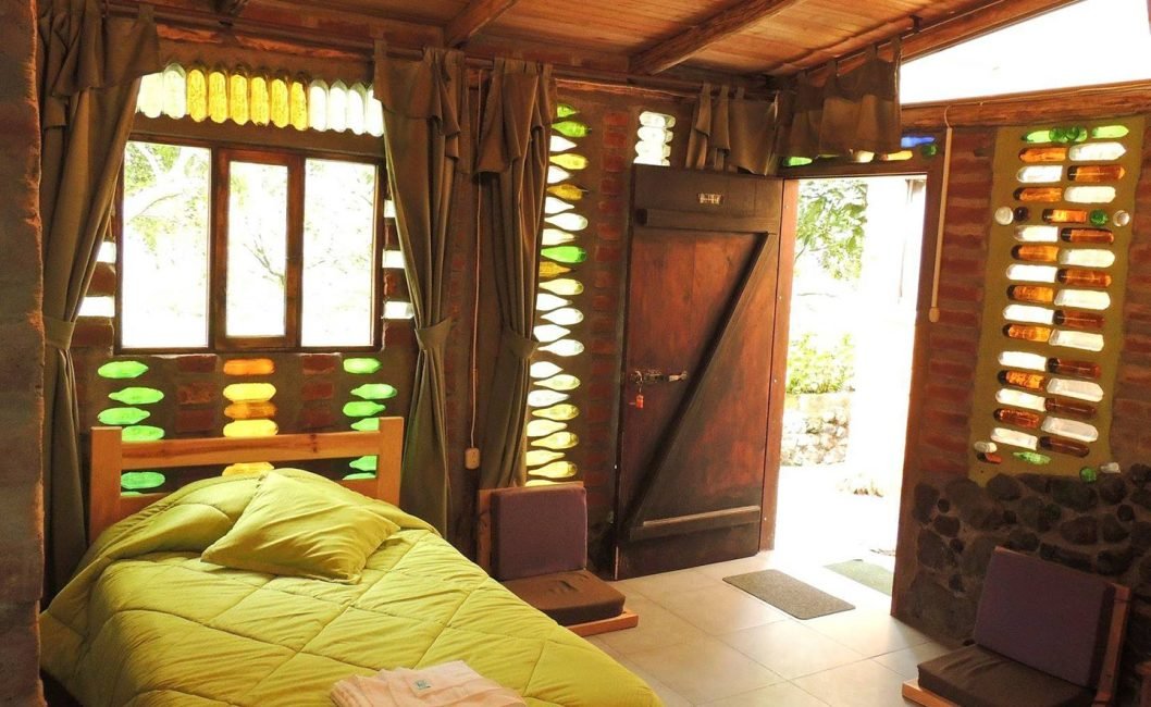 Habitación ecológica botellas